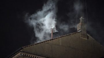 Qué significa la fumata blanca en la elección de un nuevo papa