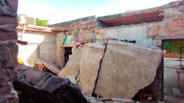 B° Colón: se derrumbó el techo de una vivienda y la familia se salvó de milagro