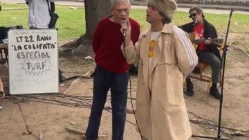 “Loco un poco”: el emotivo show acústico de Turf para los internos del Hospital Borda