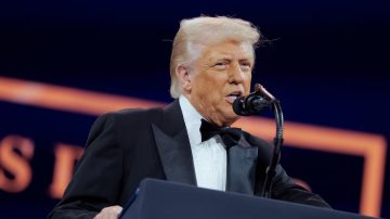 Donald Trump desató polémica mundial al burlarse de los países que intentan negociar los aranceles: “Me están besando el cu…”