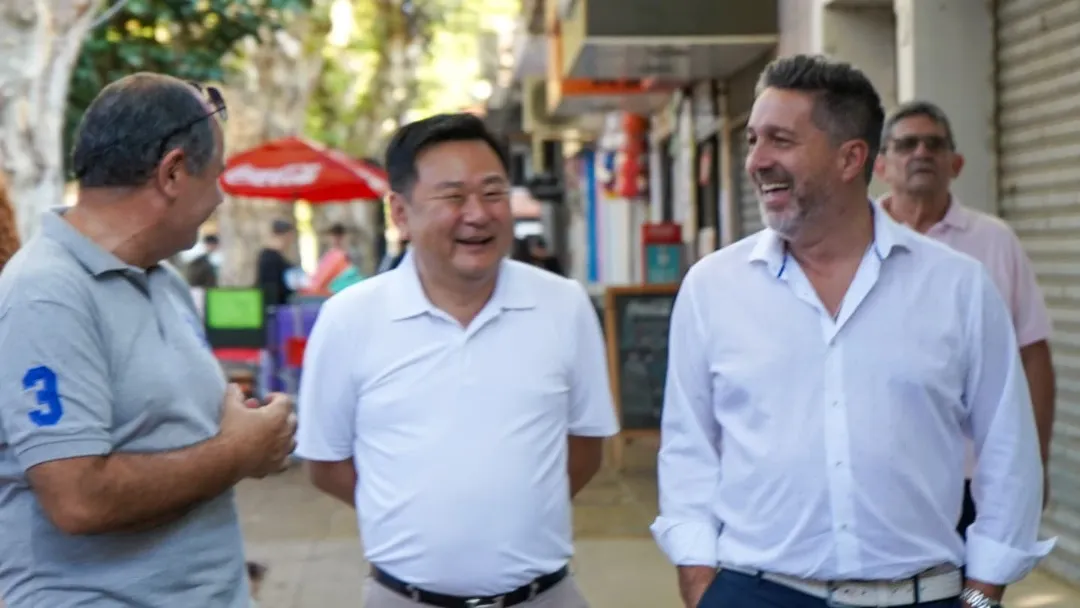 “No es ‘ponja’ no es chino”: El hit de los seguidores de Kim, el candidato a legislador porteño