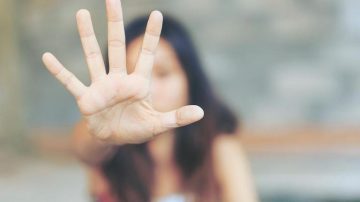 B° Siglo XIX: Una adolescente de 13 años atacó “a domicilio” a otra de 14 en presencia de una banda