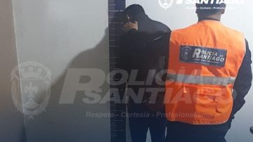 Redujo a un delincuente que hurtaba cítricos y otros elementos a su vecina