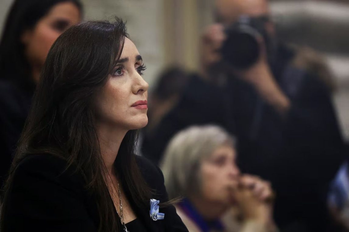VIDEO: Abuchearon a Victoria Villarruel al salir de la misa por el papa Francisco