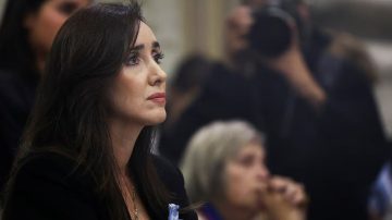 VIDEO: Abuchearon a Victoria Villarruel al salir de la misa por el papa Francisco