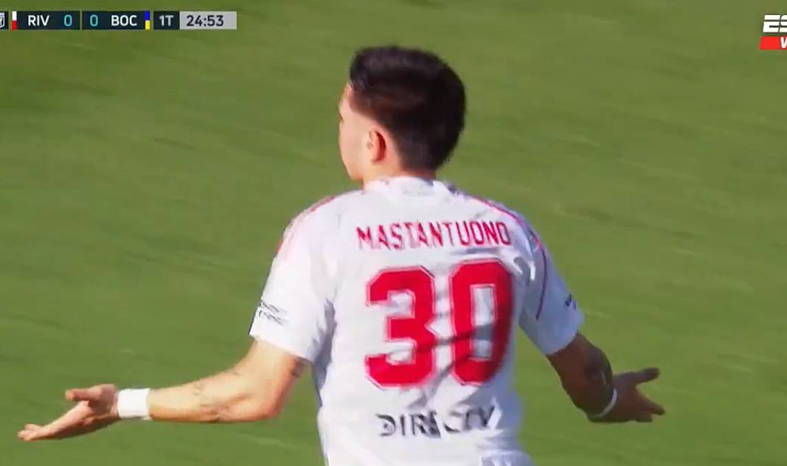Video: una delicia el gol de Franco Mastantuono para abrir el marcador en el superclásico