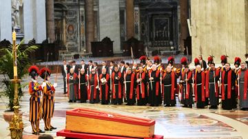 EN VIVO: La vigilia por Francisco en San Pedro superó los 150.000 asistentes