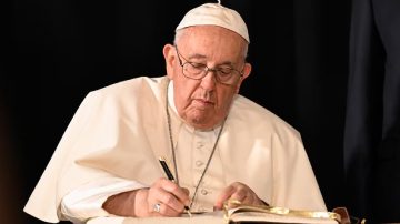 El texto inédito del Papa Francisco en el que habla de la muerte y la vejez