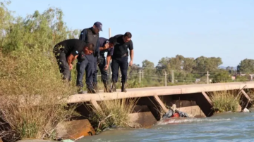 Un niño de dos años cayó dentro de un canal y lo rescataron: su estado es desesperante