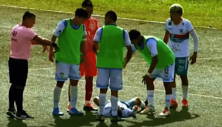 Conmoción por el fallecimiento de un futbolista peruano en pleno partido