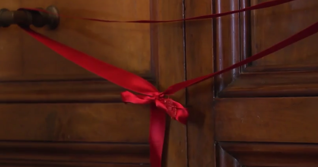 VIDEO | Así sellaron la residencia oficial de Francisco, oficializando el fin de su pontificado