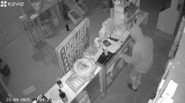 VIDEO. Un ladrón robó dinero y una garrafa desde un negocio: todo quedó filmado