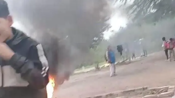 Abejas atacaron a personas que salían de un bingo solidario: una niña fue trasladada a Capital