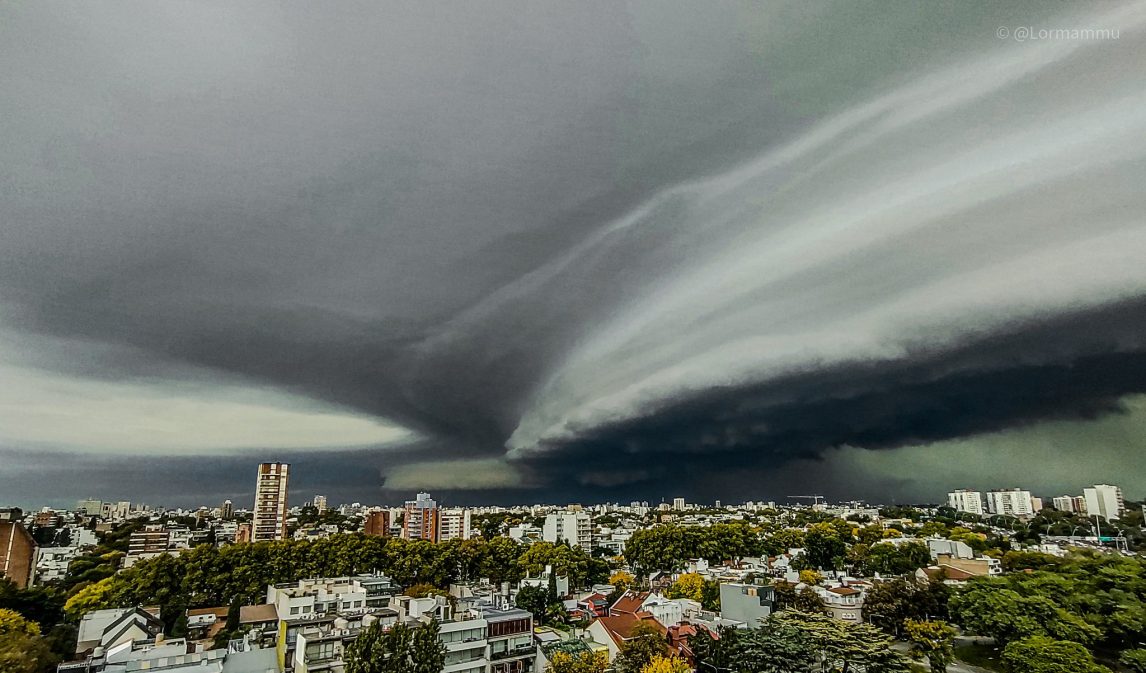 Impresionantes imágenes de la tormenta en Buenos Aires; ¿Cuándo llega a Santiago?