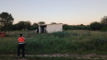 El lugar del femicidio y el arma con la que el hombre asesinó a su concubina en Pozo Hondo