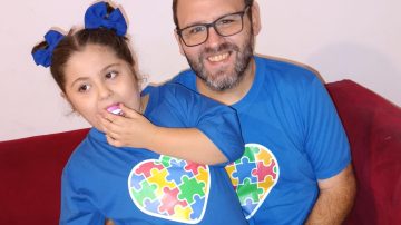 “El amor más puro”: “Lucho” Russo cuenta cantando lo que significa ser papá de una nena con autismo