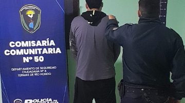Borracho y a los gritos le exigió dinero a su madre: tenía prohibición de acercamiento