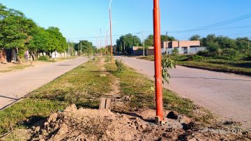Comenzaron los trabajos de instalación de alumbrado público en Monte Quemado
