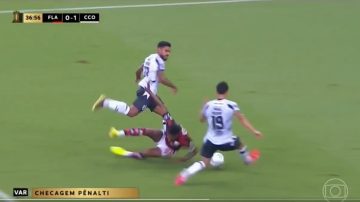 Se salvó Central Córdoba: el VAR invalidó el penal que le cobraron a Flamengo
