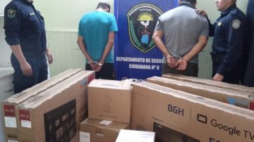 Piratas del asfalto que robaron un camión en Vilmer, fueron capturados en menos de 24 horas