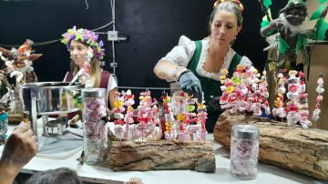 Chocolates, estatuas vivientes y buffet libre: esta es la fiesta que paraliza Villa General Belgrano