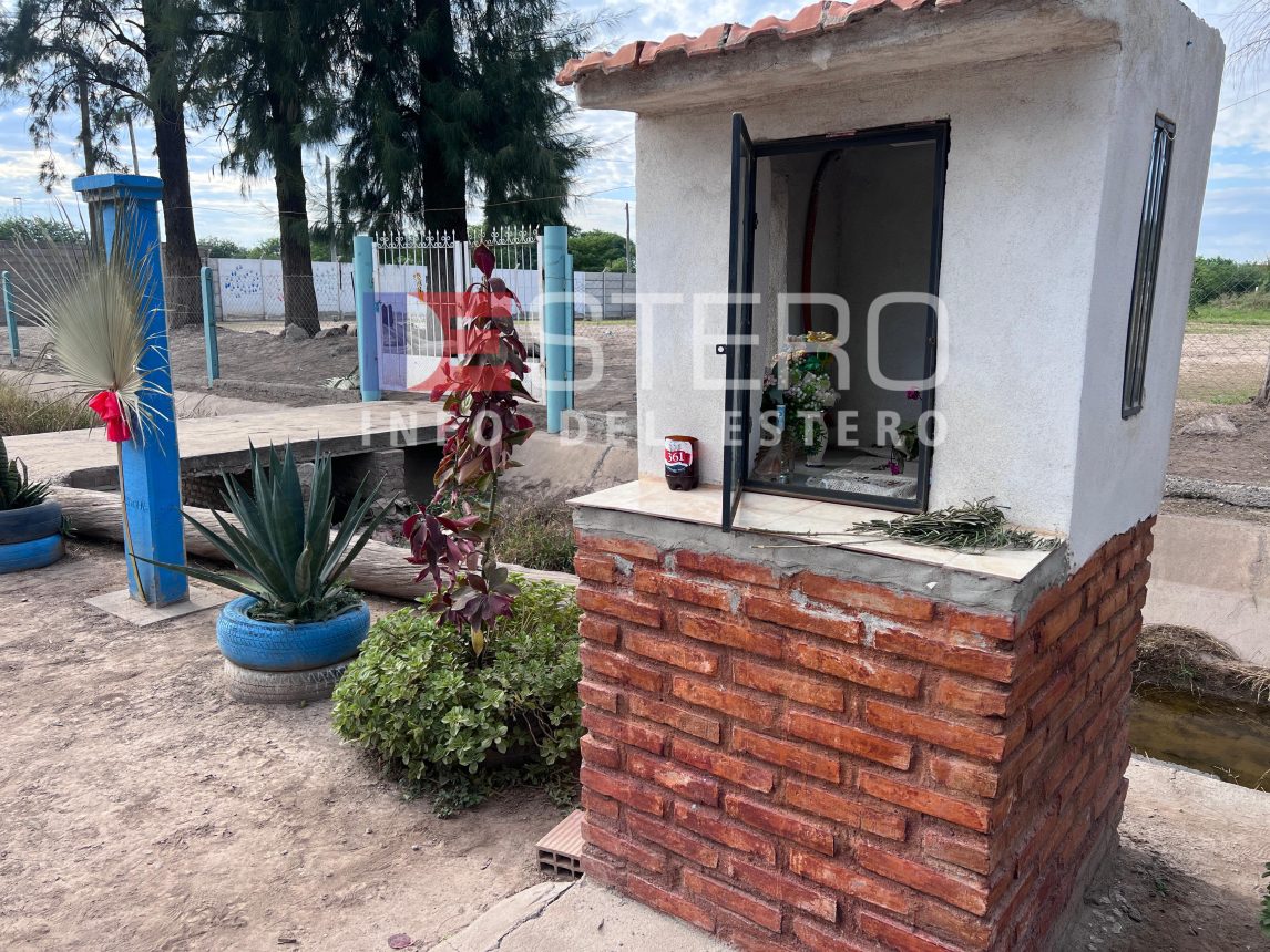 Ladrones profanan la fe: se llevan la imagen de la Virgen de Itatí de una gruta en La Banda