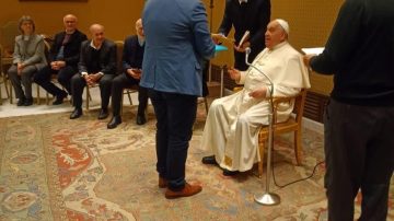 El padre Luis Cruz recordó al papa Francisco y agradeció su mirada hacia Santiago