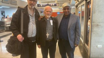 El cardenal Bokalic viajó al Vaticano para el funeral del Papa Francisco