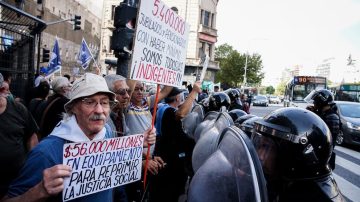 Detuvieron a dos personas en una nueva marcha de jubilados