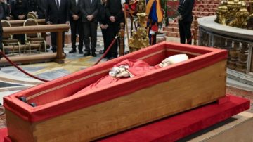 El misterio sobre quién pagó por el féretro del Papa Francisco