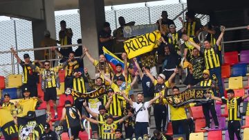 En la transmisión oficial dijeron que hay hinchas de Mitre en la tribuna de Táchira y armó revuelvo en las redes