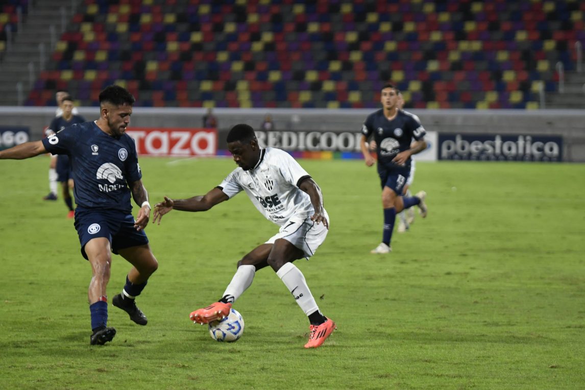 Independiente Rivadavia venció a Central Córdoba y se metió en octavos del Torneo Apertura