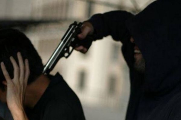 Noche de terror para un joven víctima de un arrebato: le pegaron un culatazo en la nuca y le gatillaron dos veces