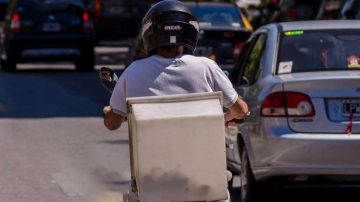 Engañaron a un cadete para hacer pasar drogas en la cárcel dentro de una bolsa de galletas