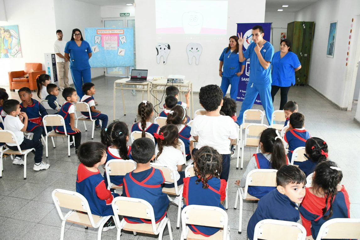 Agentes sanitarios de la municipalidad dieron una charla sobre salud bucodental en su jardín de infantes “Principito”