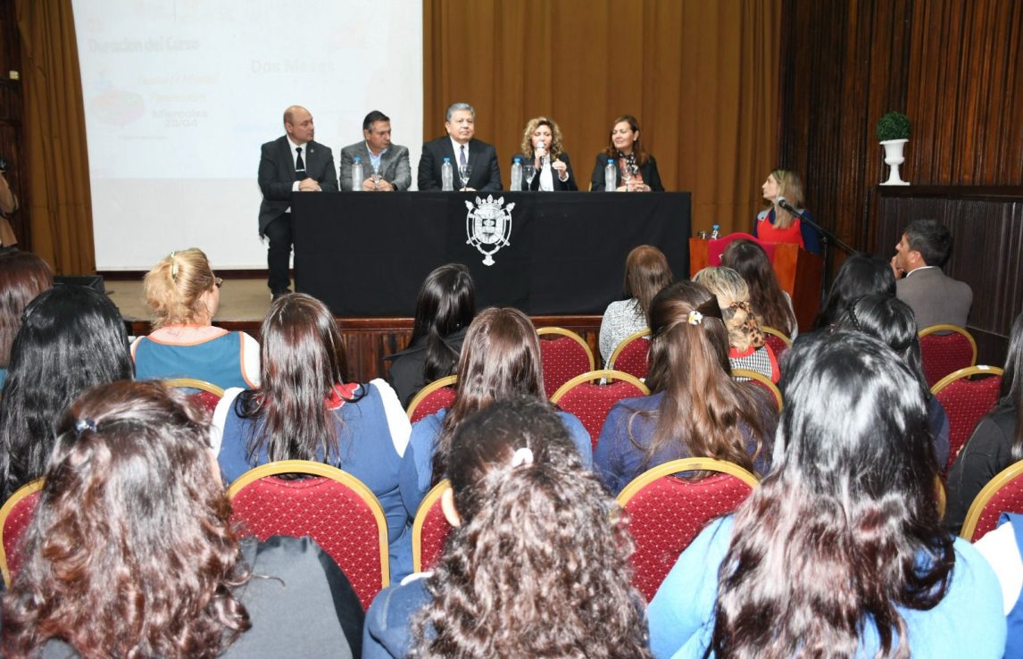 Docentes del nivel inicial comenzaron el curso de robótica en articulación entre el municipio y la UNSE
