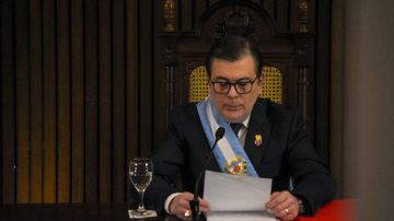 El gobernador Zamora anunció un bono de $500.000 por el Día del Trabajador