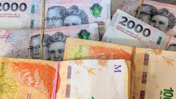 Le transfirieron $12,5 millones por error y para devolverlos puso una insólita condición