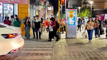 Pascuas con producción propia: larguísimas filas en cotillones y resposterías para comprar todo para los huevos