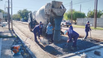 Obras Públicas de la municipalidad trabaja en el ensanchamiento y mejora de la calle Sara Díaz de Raed en el barrio Borges