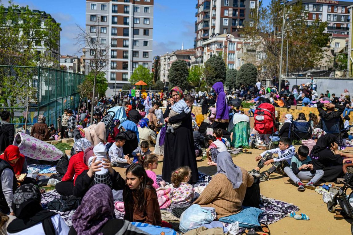 Impactantes videos de Estambul, sacudida por un terremoto de magnitud 6,2