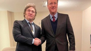 Otro guiño de Milei a Reino Unido: desactivó la capacitación sobre Malvinas para empleados públicos