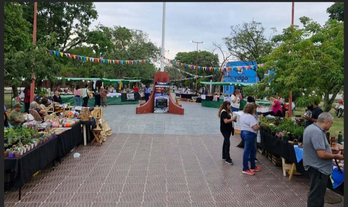 La Feria Yanasus vuelve a llenar de vida la plaza del Barrio Jorge Newbery