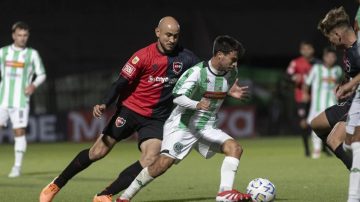 Jugador replicó un gesto de su padre veterano de Malvinas y la imagen dio la vuelta al mundo