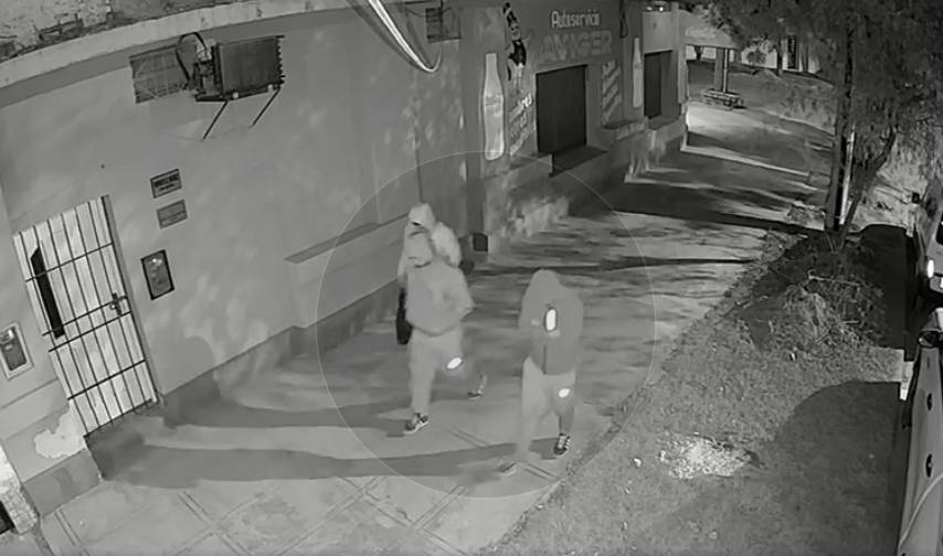 Así se movían los 3 sujetos que robaron una camioneta en La Banda