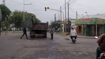 Instalan semáforo en Libertad y Pablo VI: una esquina muy transitada