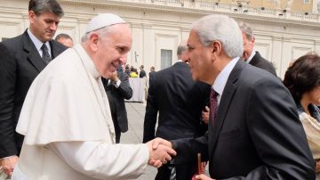 El sentido homenaje de José Neder al Papa: “Con los santiagueños tuvo una conexión especial”