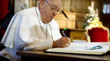 El papa podría reaparecer este domingo en la Plaza de San Pedro