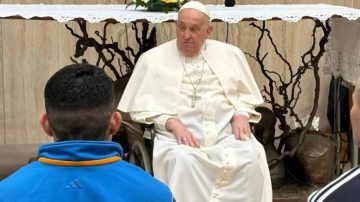 El papa Francisco se ausentó de la misa Crismal, pero reapareció en una cárcel de Roma