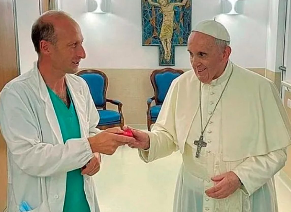 Confesión del médico del Papa Francisco: “Tenía los ojos abiertos, no respondía a los estímulos”